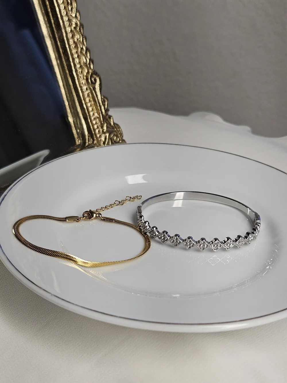 The Luxury Mixed-Metal Bracelet Stack ✨👑